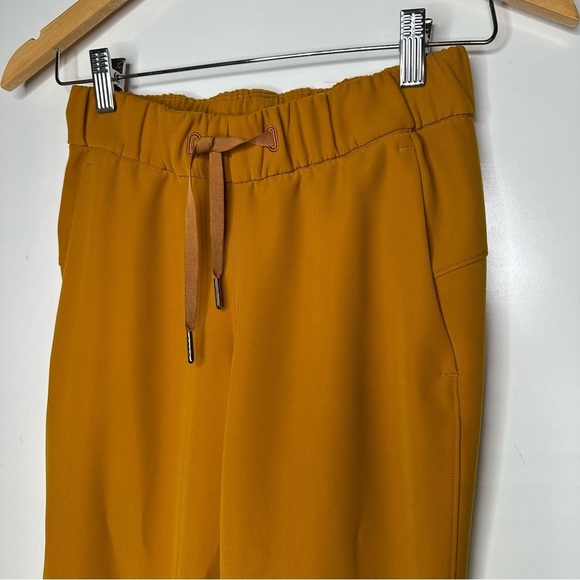 Lululemon On the Fly 7/8 Pant *Woven in Fools Gold Size 2 - Picture 5 of 12